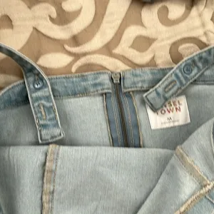 Tinseltown belted Denim Jumpsuit light wash, Size Medium NWT thumbnail 7