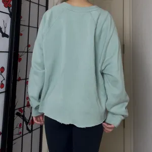 Universal Threads | Light Sage Green Long-Sleeve Crewneck Sweatshirt Pullover thumbnail 6