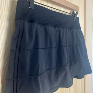 LULULEMON- Pace Rival Skirt Tall 15" Black Size 8 thumbnail 3