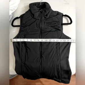 Lululemon Run For Cold Vest PrimaLoft Stretch Glide Material in Black Size 6 thumbnail 15