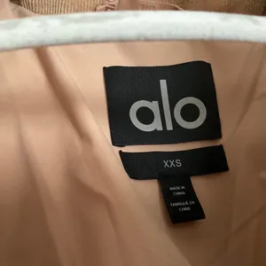 Alo Yoga Micro Corduroy Dreamy Puffer Chai Latte XXS thumbnail 9