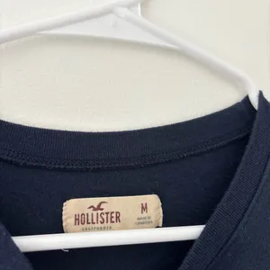 Hollister navy blue graphic tee   thumbnail 2