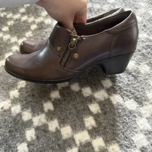 Clarks Bendables Shoes Womens‎ Size 8M Brown Leather Slip On Heel Comfort Zipper thumbnail 5