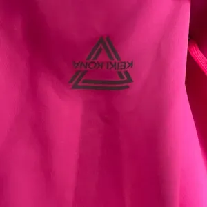 Keiki Kona Woman Size XS 2-IN-1 FLOWY FITNESS SHORTS Hot‎ Pink thumbnail 4