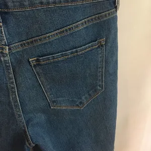 Old Navy Bermuda Jean Shorts Distressed Size 6 Blue Denim w/ Pockets Cotton thumbnail 6