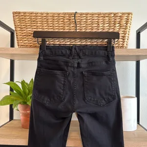 Good American Good Legs Mid-Rise Black Skinny Ankle Jeans, 0 / 25 thumbnail 5
