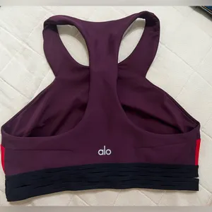 Alo Yoga Sports Bra size SMALL thumbnail 4