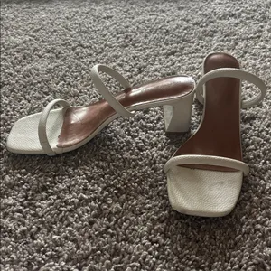 Elegant White Women's Sandals Size 7 thumbnail 2