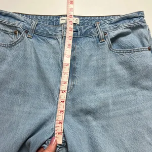 Abercrombie & Fitch Curve Love High Rise Loose Jeans Size 33 Light Wash Straight thumbnail 6