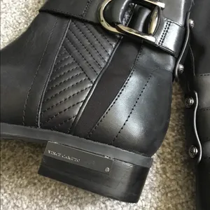 NEW Vince Camuto modern boots🖤🖤 thumbnail 3
