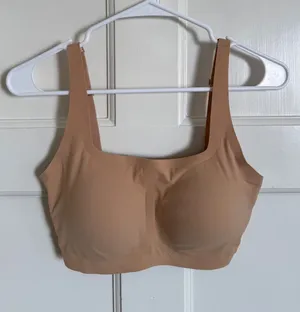 Skims tan wireless bra size medium - DD thumbnail 1