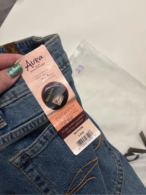 Aura Wrangler Jeans Size 4 New Instantly Slimming No Gap Waist New Mid Rise thumbnail 6