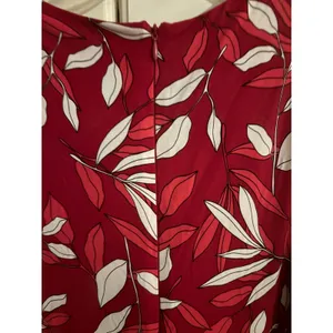 Maggy London Red White Leaf Print Sleeveless Maxi Dress Pleated Keyhole Size 6 thumbnail 6