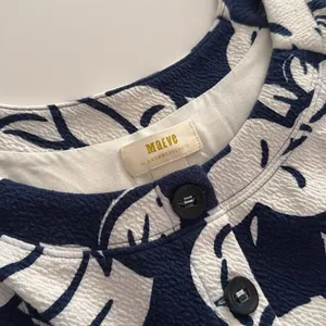 Maeve by anthology Blue and White Puff Sleeve Blouse EUC thumbnail 5
