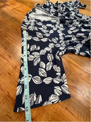 41 Hawthorn Womens 1X Faux Wrap Dress Navy Blue White Leaf Print Short Sleeve Mi thumbnail 12