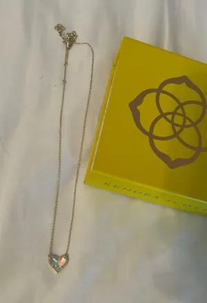 Kendra Scott Iridescent Gold heart necklace thumbnail 1