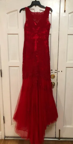 Lace red prom dress Size 4 thumbnail 3