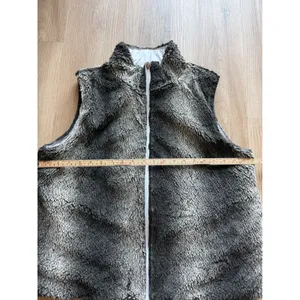 Reversible Faux Fur Puffer Vest Grey White Quilted Full Zip Sleeveless Jacket thumbnail 5