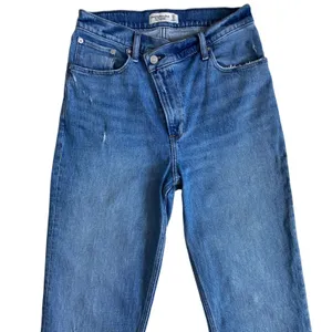 Abercrombie & Fitch 90s Straight Ultra High Rise Crossover Jeans Blue‎ 29 8R thumbnail 4