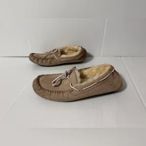 UGG SN 5612 Dakota sand suede sheepskin-lined slippers women size 7 thumbnail 3