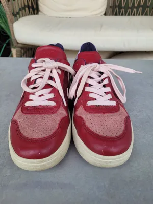 Veja Women's V-10 Sneakers in Leather and Pixel Size 39 US 8 thumbnail 3