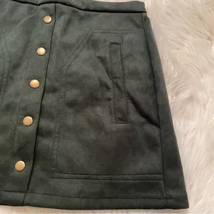 Naggoo Women's Size‎ Medium High Waist Mini Skirt Army Green Faux Suede Button thumbnail 7
