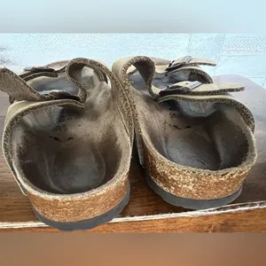Birkenstock women’s sandals with Soft Footbed. Size 39 thumbnail 11