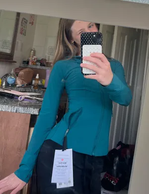 Lululemon jacket, dark green size 0! thumbnail 1