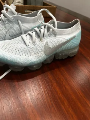 Great Nike Air VaporMax Flyknit in a white/teal colorway size 10 for women thumbnail 2