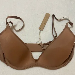 SKIMS Weightless Bra 36B NWT thumbnail 6