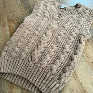 American Eagle Textured Tan V-Neck Cable Knit Sweater Vest Size Small thumbnail 4