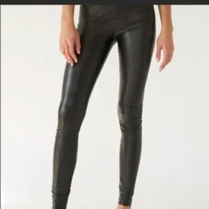 Aritzia‎ Leggings thumbnail 2