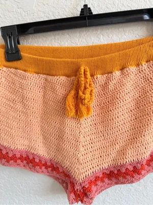Anthropologie‎ MinkPink Crochet Knit Shorts Size M Orange Pink thumbnail 4