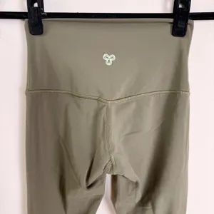 Aritzia TnaAction High Rise Leggings Olive Green‎ XS Full Length Activewear thumbnail 4