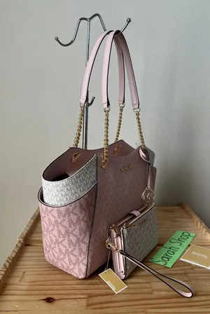 Michael Kors Purse And Wallet thumbnail 4