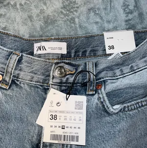 ZARA High Rise Straight Jeans thumbnail 2