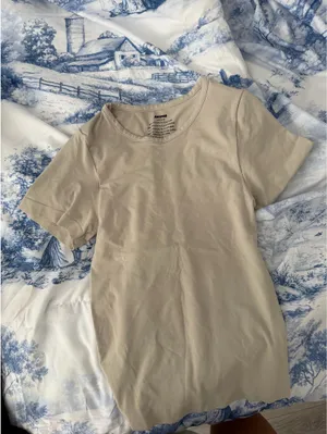 SKIMS tee thumbnail 2
