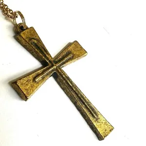 Vintage Gold-Tone Textured Cross Pendant Necklace thumbnail 7