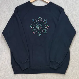 Vintage Hanes Her Way Black Floral Applique Raglan Sweatshirt‎ Medium Made USA thumbnail 1