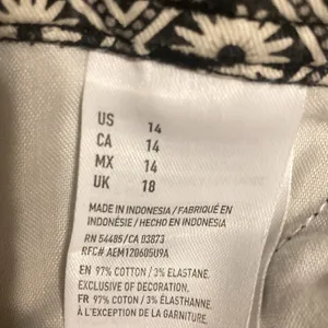 American Eagle Outfitters Stretch Women’s Size 14 Black/White Color thumbnail 7