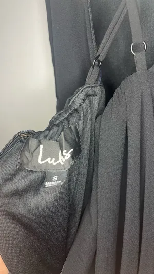 Black Gown Lulus Formal thumbnail 7
