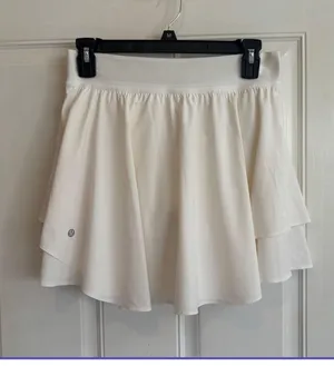 Size 6 Lululemon Solid White Court Rival High Rise Skirt thumbnail 3