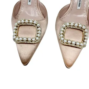 Manolo Blahnik Fabetamu Pearl Crystal Satin Mule Pointed Kitten Heel Pink 38.5 thumbnail 2