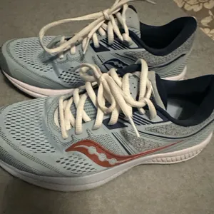 Saucony Women's Omni 19 Running Shoe, Sky/Storm like new size 9 thumbnail 3