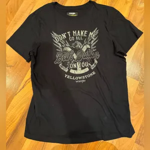 Wrangler x‎ yellowstone don’t make be go Beth Dutton on you tee size MED cowgirl thumbnail 1