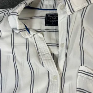 Abercrombie & Fitch Womens Small White Navy Blue Striped Button Down Viscose Top thumbnail 5