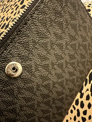 Michael Kors Wristlet thumbnail 9