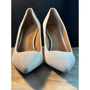 Calvin Klein White Textured Pointed Toe Stiletto Pumps Heels Silver Logo Accent thumbnail 7