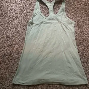 Lululemon tank thumbnail 2