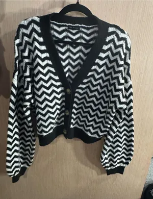 Women’s Blu Pepper Black & White Chevron Button-Front Cardigan Size Small thumbnail 1